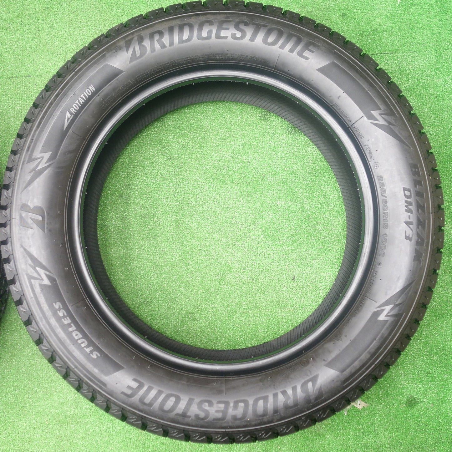 未使用！25年★スタッドレス 225/60R18 ブリヂストン ブリザック DM-V3 タイヤ 18インチ レクサス NX ハリアー RAV4 等★6011203KTスタ