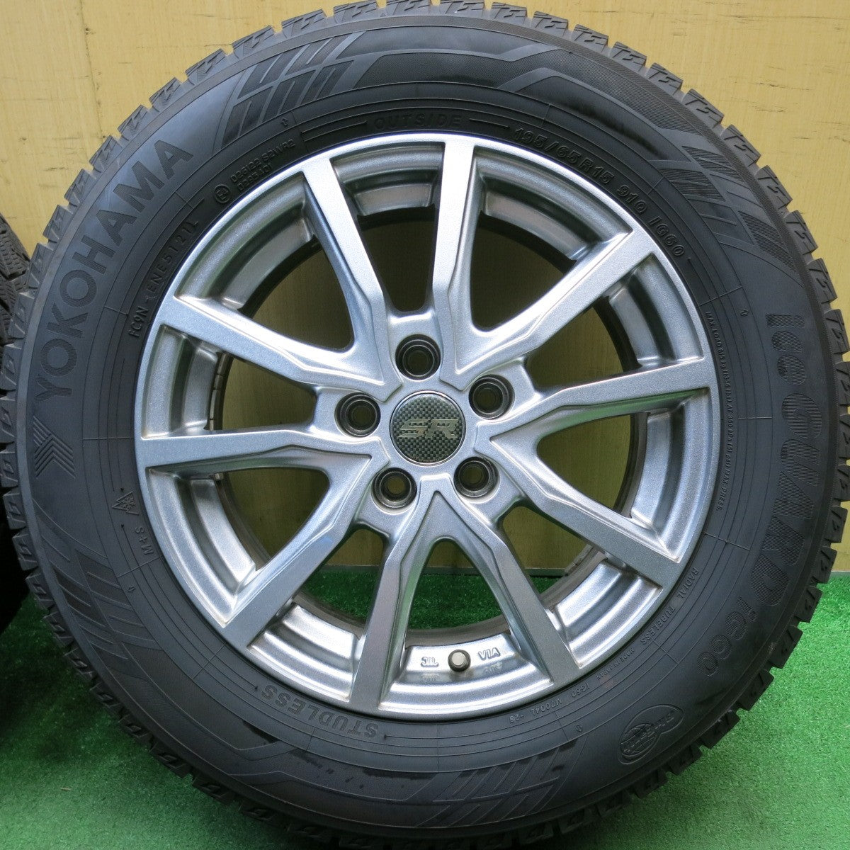 バリ溝！21年！キレイ！9.5分以上★プリウス 等 195/65R15 スタッドレス ヨコハマ アイスガード iG60 STRANGER ストレンジャー 15インチ PCD100/5H★5060712HAス