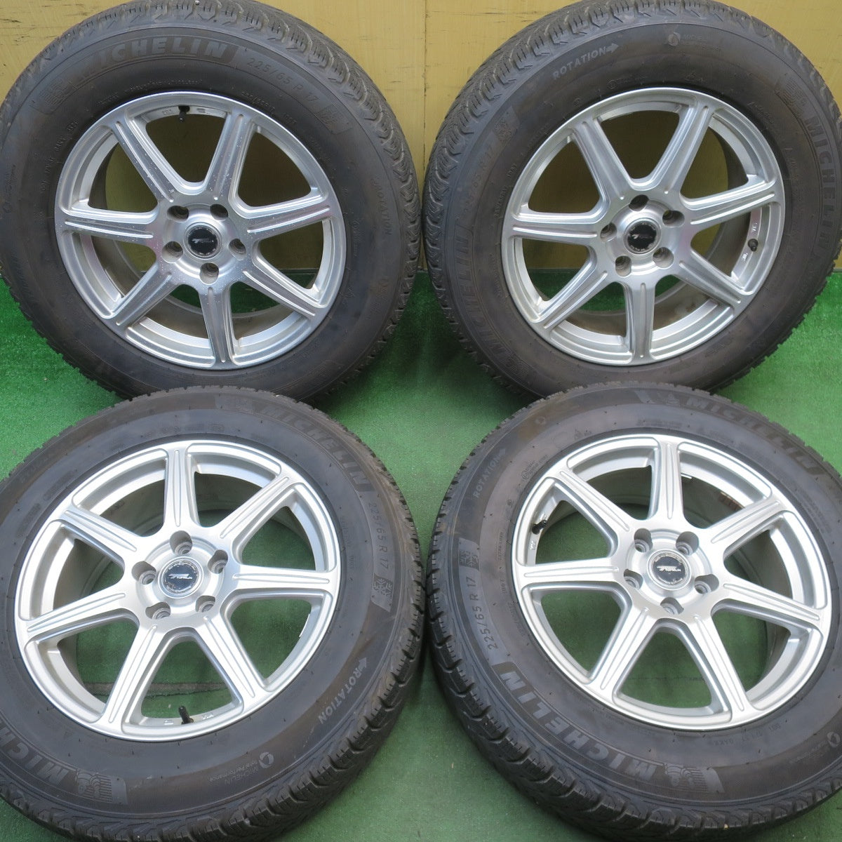 バリ溝！24年！9.5分★スタッドレス 225/65R17 ミシュラン X-ICE SNOW SUV TOPRUN R7A トップラン 17インチ PCD114.3/5H★6042202NJス