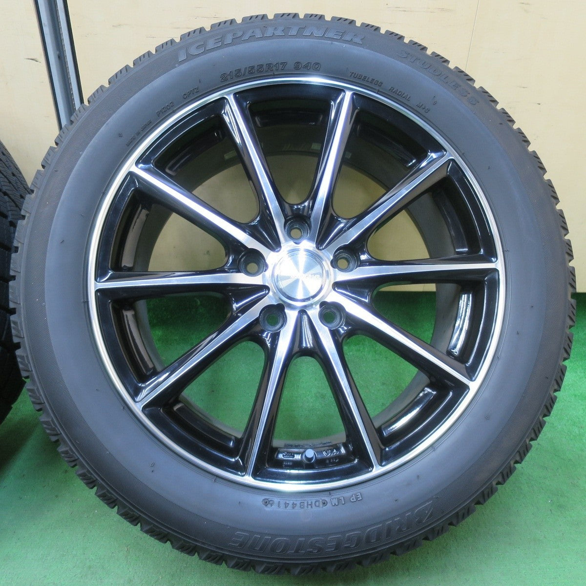 バリ溝！キレイ！9.5分★スタッドレス 215/55R17 ブリヂストン アイスパートナー ECO FORME エコフォルム 17インチ PCD114.3/5H★5021711イス
