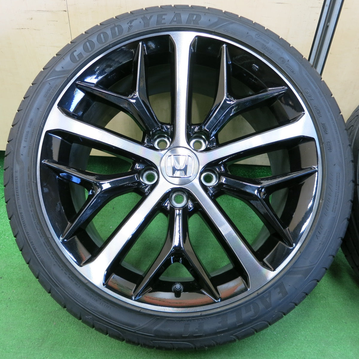 *送料無料* バリ溝！20年！キレイ！9.5分★ホンダ FK7 シビック 純正 235/40R18 グッドイヤー イーグル F1 18インチ PCD114.3/5H★4051406イノ