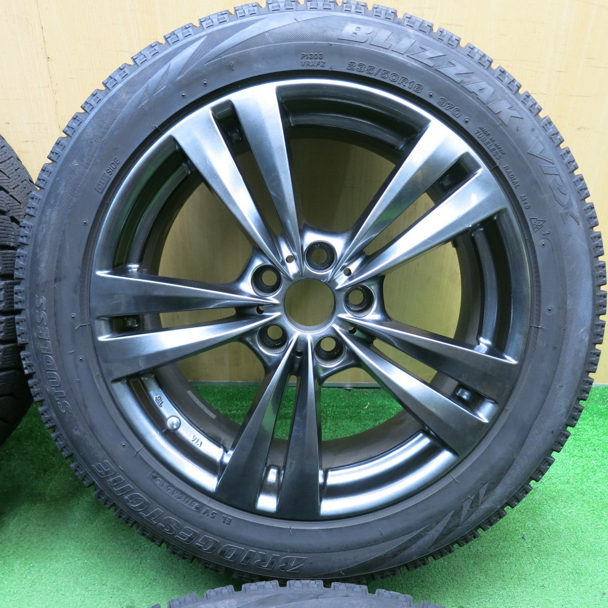 バリ溝！9分★レアマイスター LFラウンジ 235/50R18 スタッドレス ブリヂストン ブリザック VRX Lehrmeister L-F LOUNGE PCD114.3/5H★5051703TNス