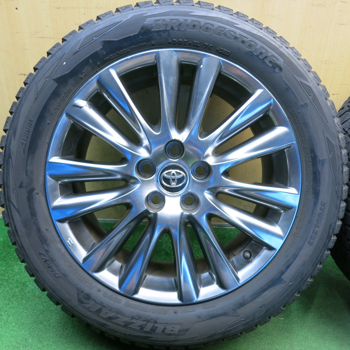 4本価格◎トヨタ 60系 ハリアー 純正 235/55R18 スタッドレス ブリヂストン ブリザック DM-V2 18インチ PCD114.3/5H◎6082505HAス