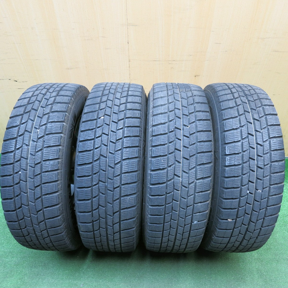 バリ溝！キレイ！9.5分以上★LOXARNY SPORT 205/60R16 スタッドレス グッドイヤー アイスナビ6 ロクサーニ スポーツ 16インチ PCD114.3/5H★6012504HAス