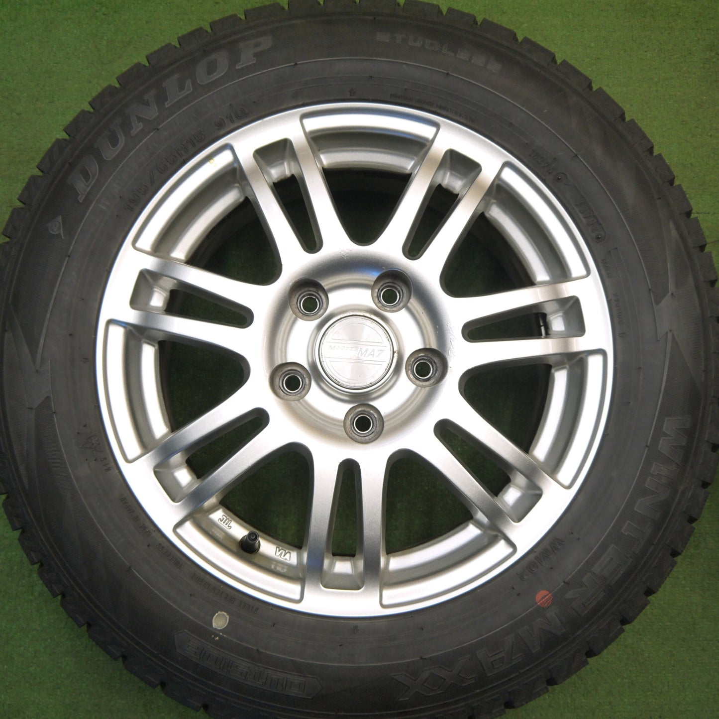 バリ溝！23年！キレイ！9.5分★スタッドレス 195/65R15 ダンロップ ウインターマックス WM02 MACBES MA7 マクベス 15インチ PCD114.3/5H★6021303Hス