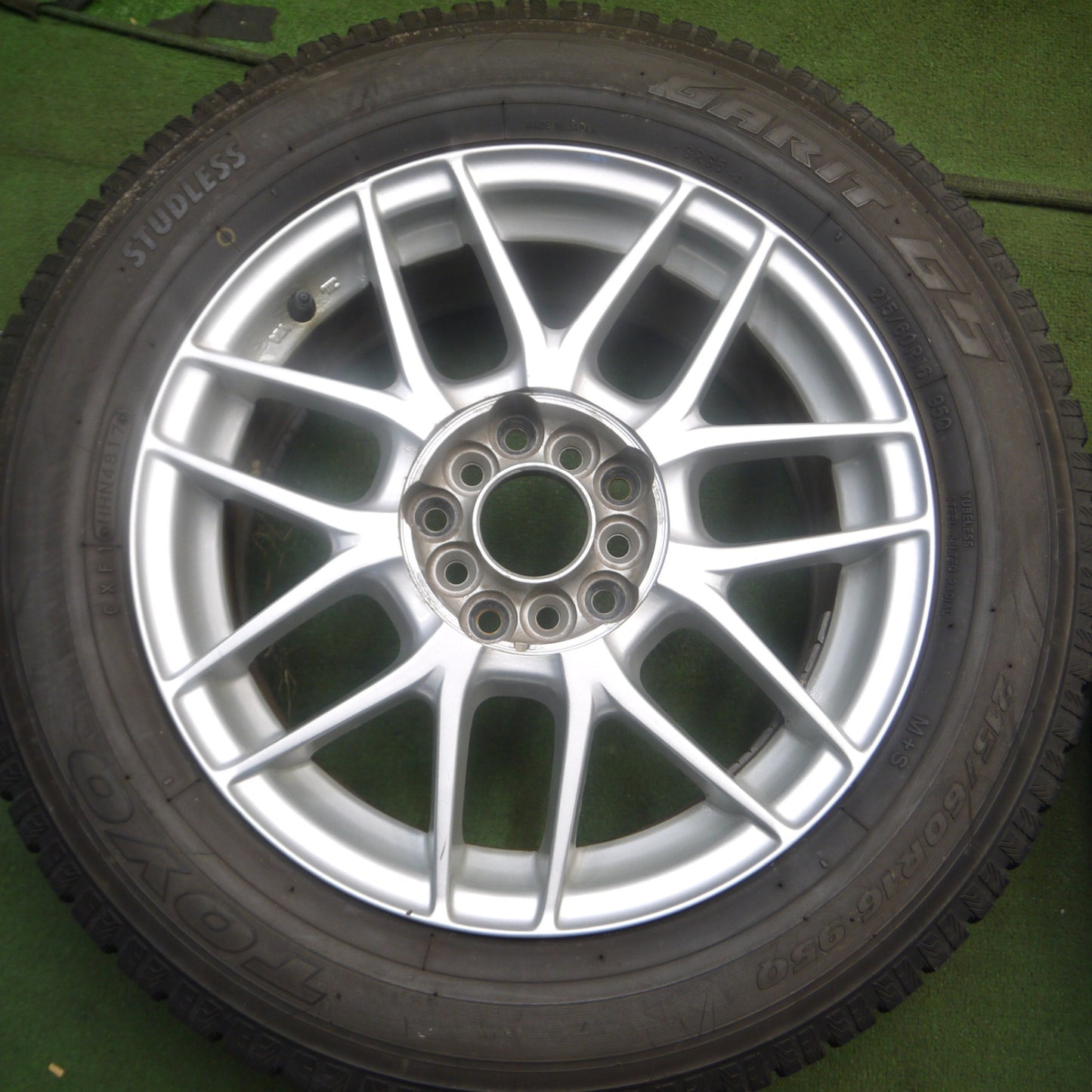 *送料無料* バリ溝！9.5分★スタッドレス 215/60R16 トーヨー ガリット G5 社外 アルミ 16インチ PCD100 114.3/5H マルチ★4072406Hス