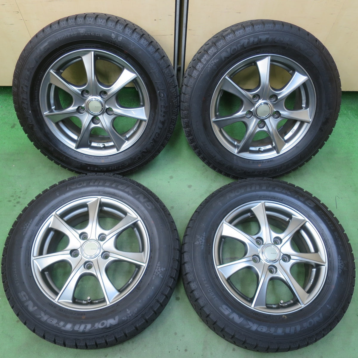 バリ溝！22年！キレイ！9分★スタッドレス 195/65R15 オートバックス ノーストレック N5 LEBEN レーベン 15インチ PCD114.3/5H★6020508イス