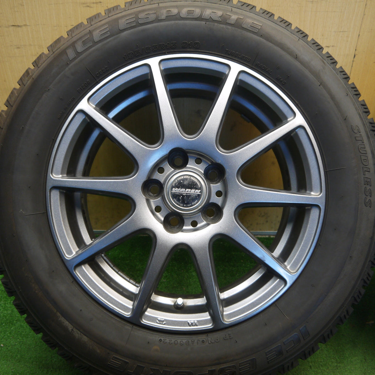 バリ溝！22年！9.5分以上◎プリウス 等 195/65R15 スタッドレス アイスエスポルテ WAREN ヴァーレン 15インチ PCD100/5H◎6090202Hス