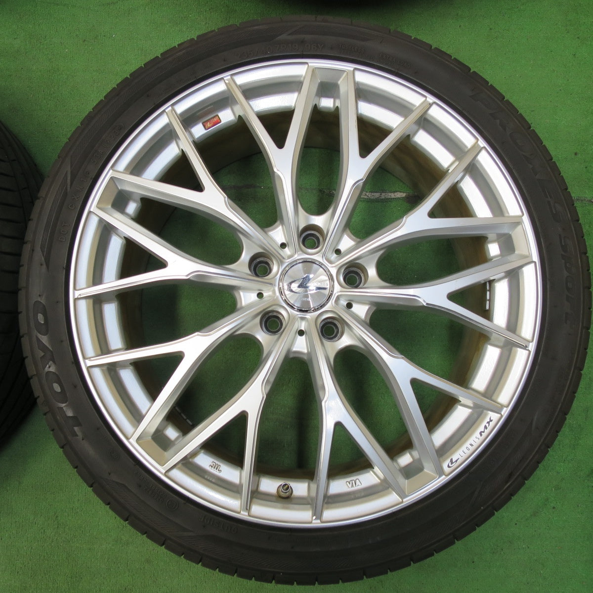 [送料無料] バリ溝！23年！9.5分★LEONIS MX 235/40R19 トーヨー プロクセス スポーツ 19インチ レオニス PCD114.3/5H★4120307イノ