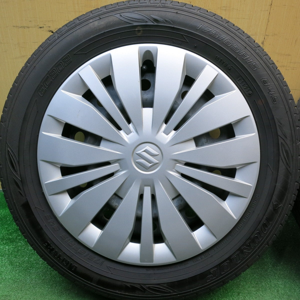 バリ溝！23年！9.5分★スズキ スイフト 純正 スチール 175/65R15 ダンロップ EC202 15インチ PCD100/4H★6022304HAノ