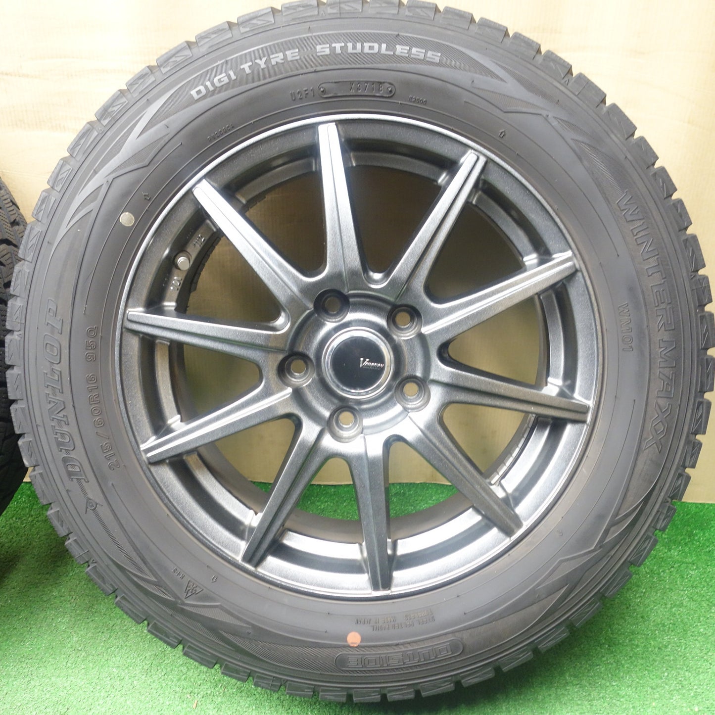 バリ溝！9分★スタッドレス 215/60R16 ダンロップ ウインターマックス WM01 VEMOTION Vエモーション 16インチ PCD114.3/5H★6013103KTス