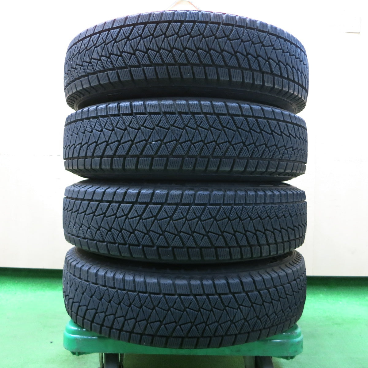 *送料無料* キレイ★ジムニー等 175/80R16 スタッドレス ブリヂストン ブリザック DM-V2 社外 アルミ 16インチ PCD139.7/5H★4051609イス