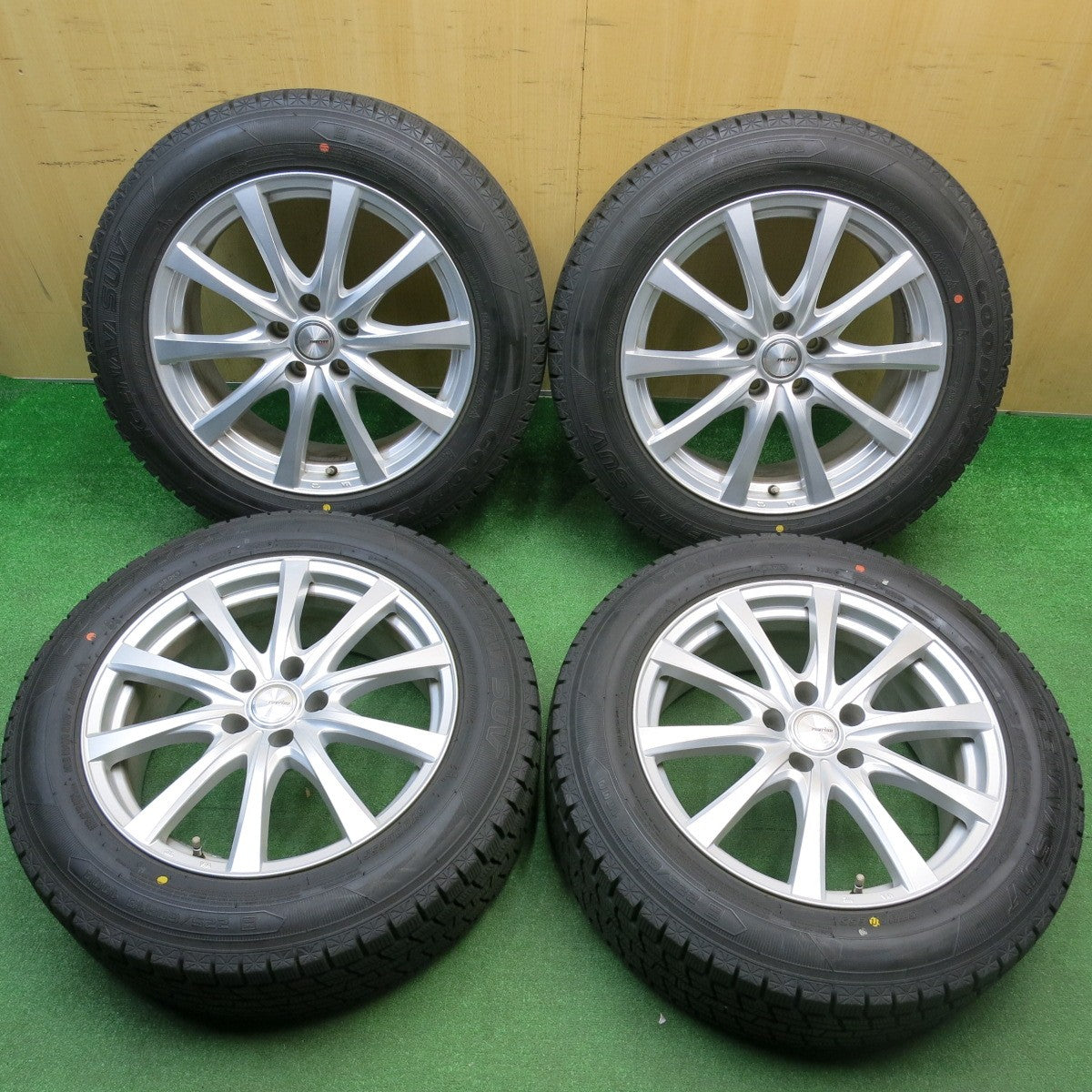 バリ溝！キレイ！9.5分★スタッドレス 225/60R18 グッドイヤー アイスナビ SUV ravrion RS01 ラブリオン 18インチ PCD114.3/5H★5121403HAス