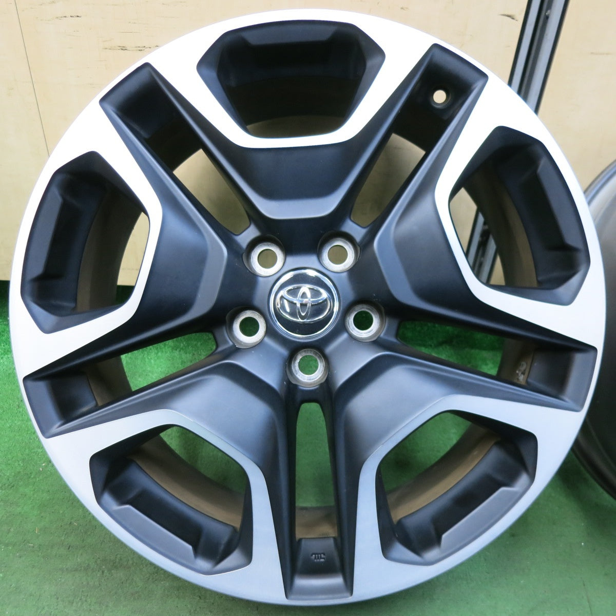 [送料無料] キレイ★トヨタ RAV4 アドベンチャー 純正 ホイール 19インチ 19×7.5J PCD114.3/5H★5021417SYホ