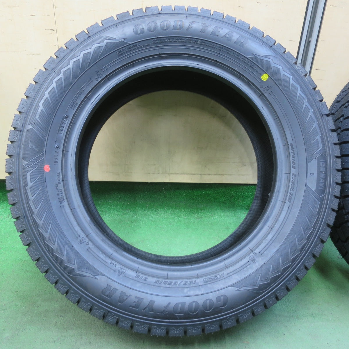 未使用！26年★スタッドレス 195/65R15 グッドイヤー アイスナビ8 タイヤ 15インチ プリウス ノア ヴォクシー ステップワゴン 等★6050602イスタ