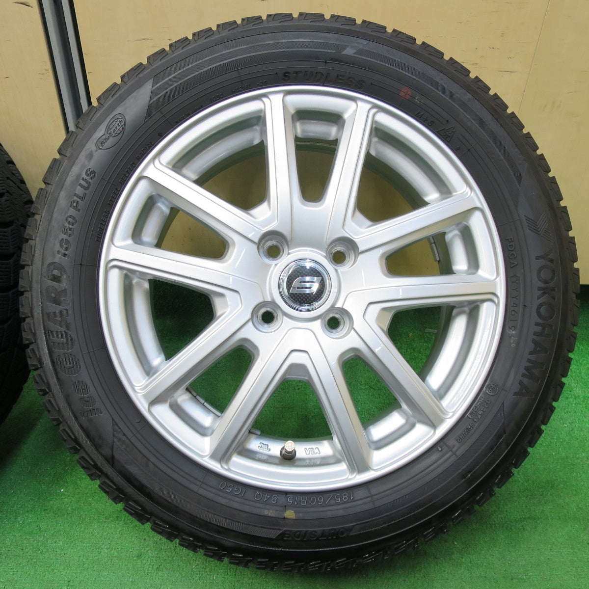 *送料無料* バリ溝！キレイ！9.5分★スタッドレス 185/60R15 ヨコハマ アイスガード iG50 プラス STRANGER ストレンジャー 15インチ PCD100/4H★4063003イス