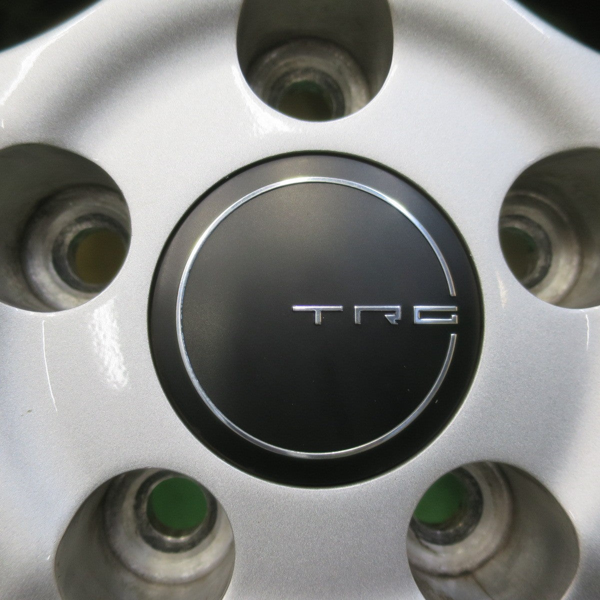 バリ溝！21年！キレイ！8.5分★アウディ ワーゲン 等 TRG 195/65R15 スタッドレス ブリヂストン ブリザック VRX3 15インチ PCD112/5H★5100703イス