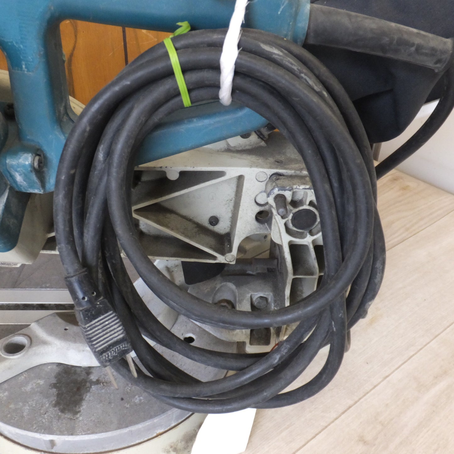 [送料無料] ★マキタ makita 8型卓上マルノコ LS0830　210～216mm　100V 11A 50-60Hz 1050W 4000/min　木工用 超硬丸ノコ★