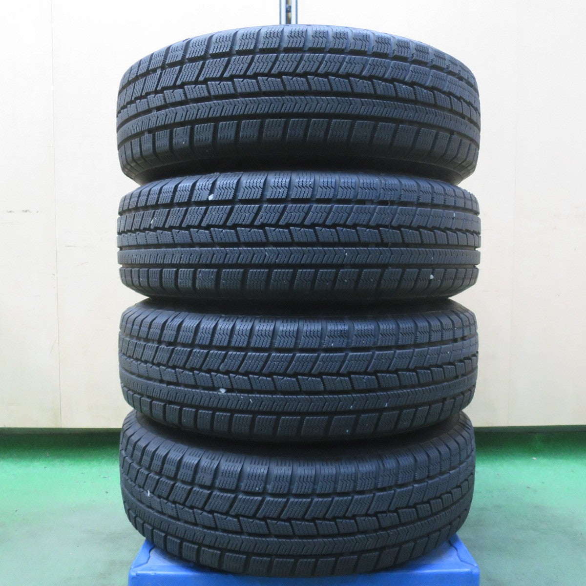バリ溝！23年！9.5分◎スタッドレス 175/70R14 ハイフライ Win-turi 216 ECO FORME エコフォルム 14インチ PCD100/4H◎6100809イス