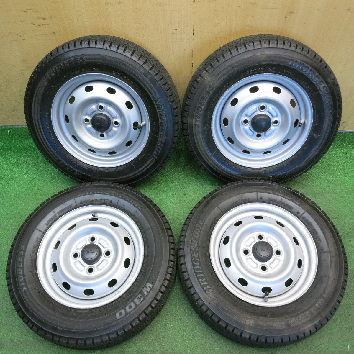 キレイ！22年◎ダイハツ ハイゼット 等 純正 スチール 145/80R12 80/78N スタッドレス ブリヂストン W300 12インチ PCD100/4H◎6081411HAス