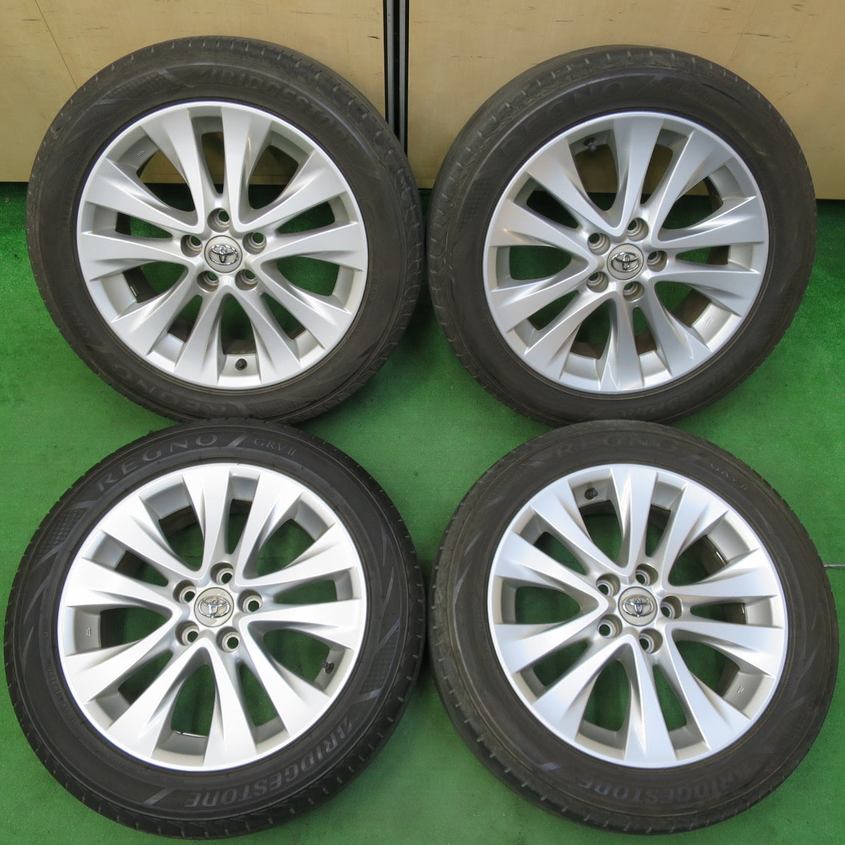 *送料無料* 4本価格！20年★トヨタ 20系 アルファード ヴェルファイア 純正 235/50R18 ブリヂストン レグノ GRV2 PCD114.3/5H★4080101イノ
