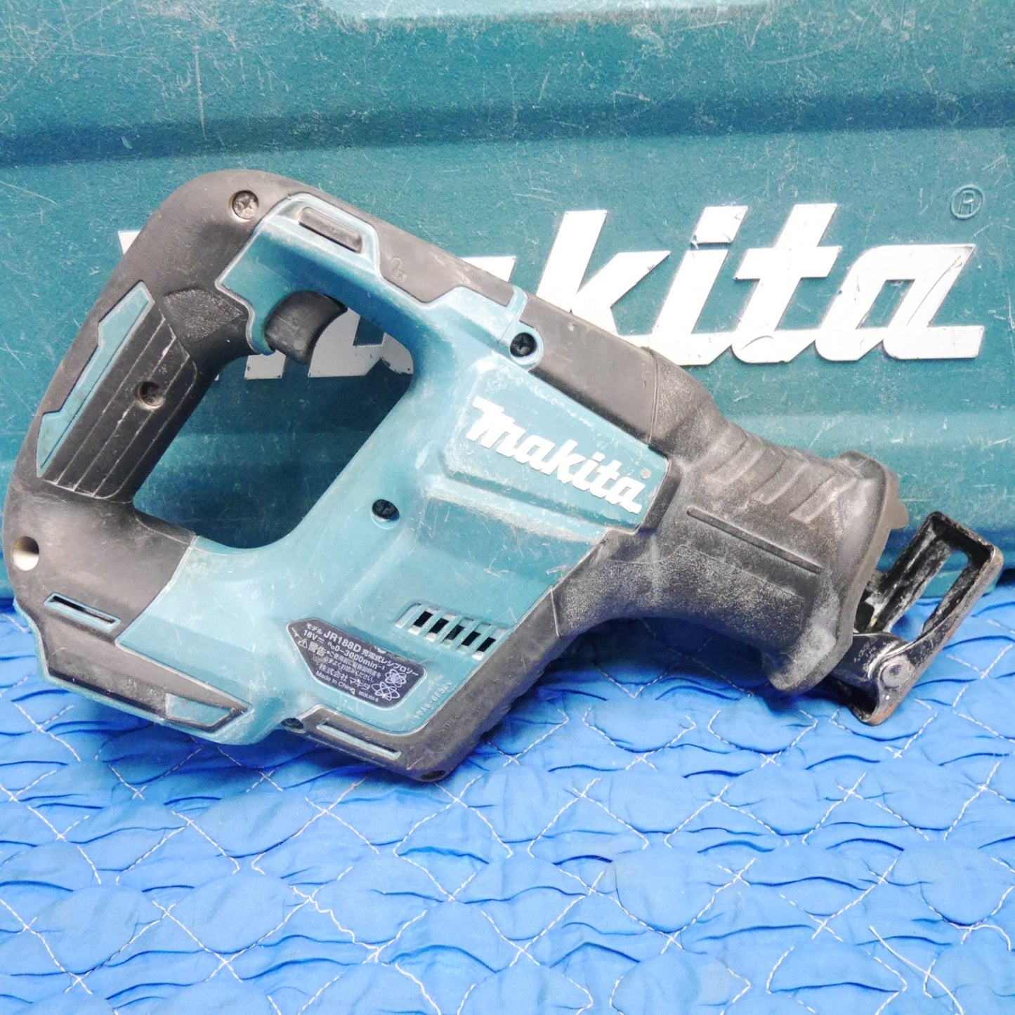 [送料無料] ☆マキタ 充電式 レシプロソー JR188D 電動 工具 切断機 セーバソー セーバーソー makita 本体のみ☆