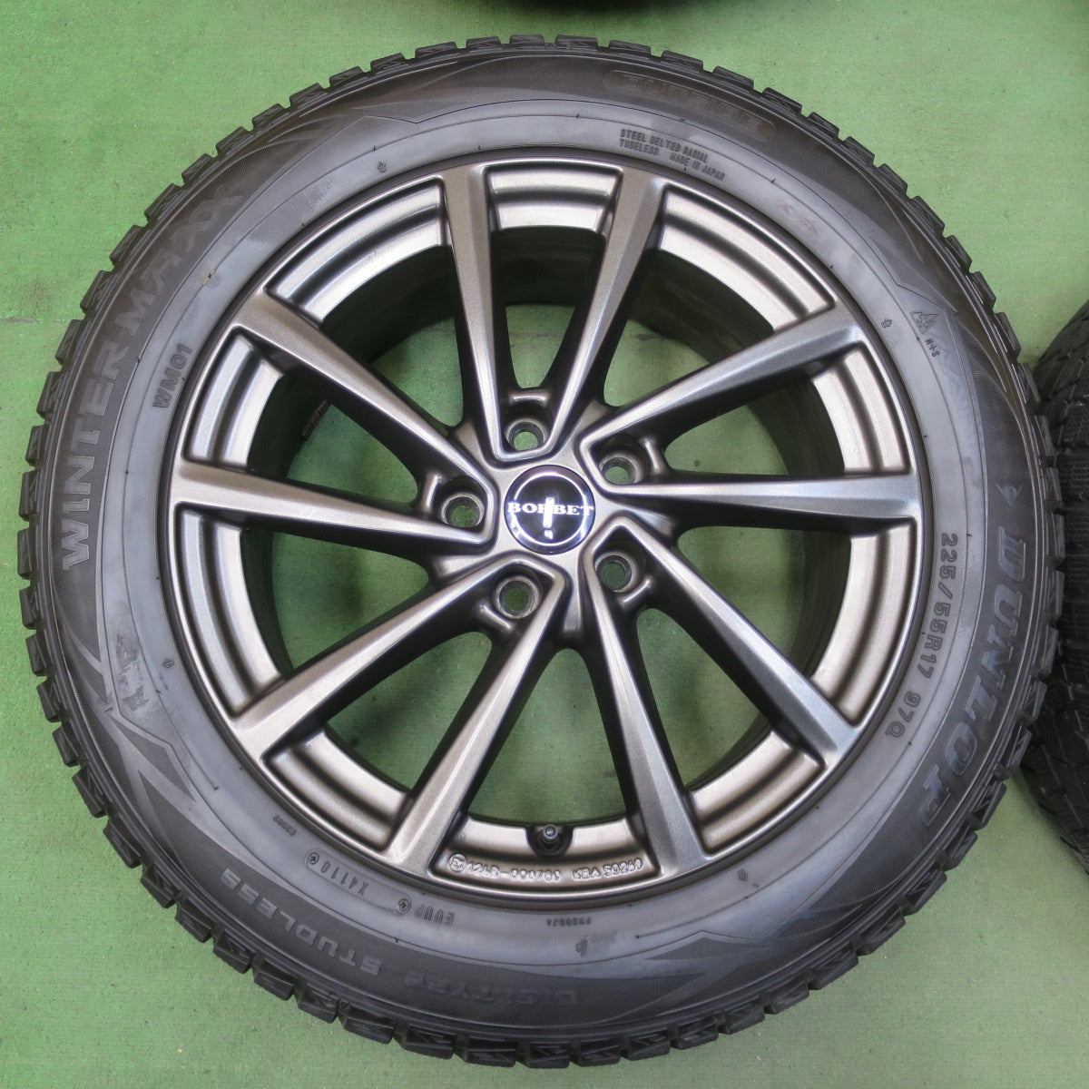 バリ溝！キレイ！9.5分★MINI BMW 等 BORBET typeV 225/55R17 スタッドレス ダンロップ ウインターマックス WM01 17インチ ボルベット PCD112/5H★5111402イス