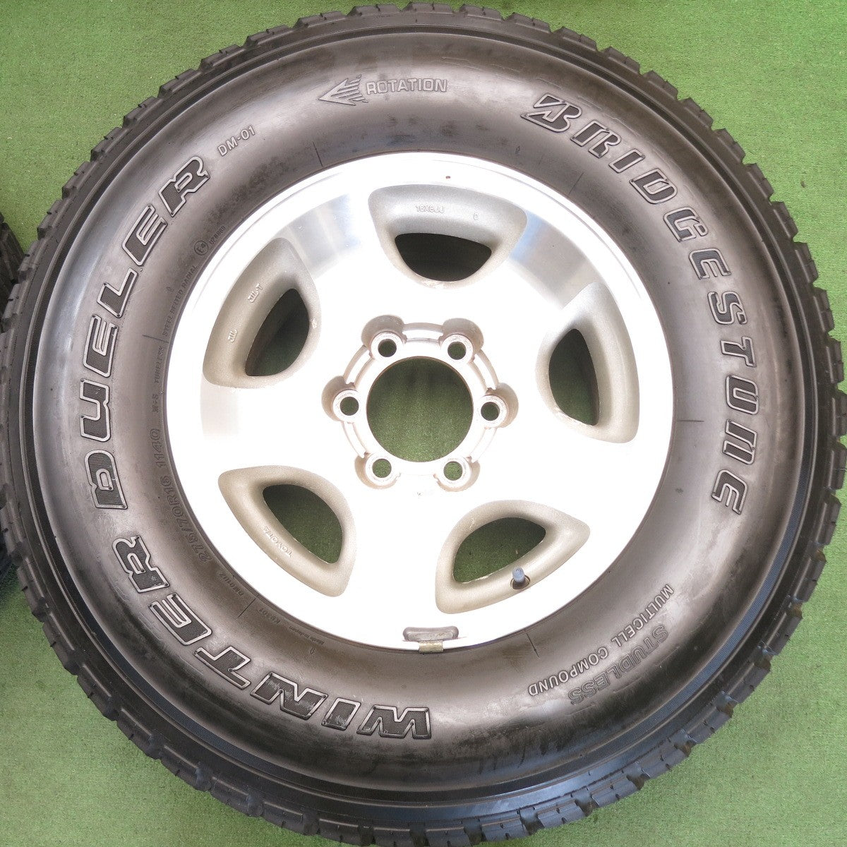 バリ溝！26年！9.5分◎トヨタ ランクル 80 純正 275/70R16 スタッドレス ブリヂストン ウインター デューラー DM-01 16インチ PCD139.7/6H◎6061807HAス
