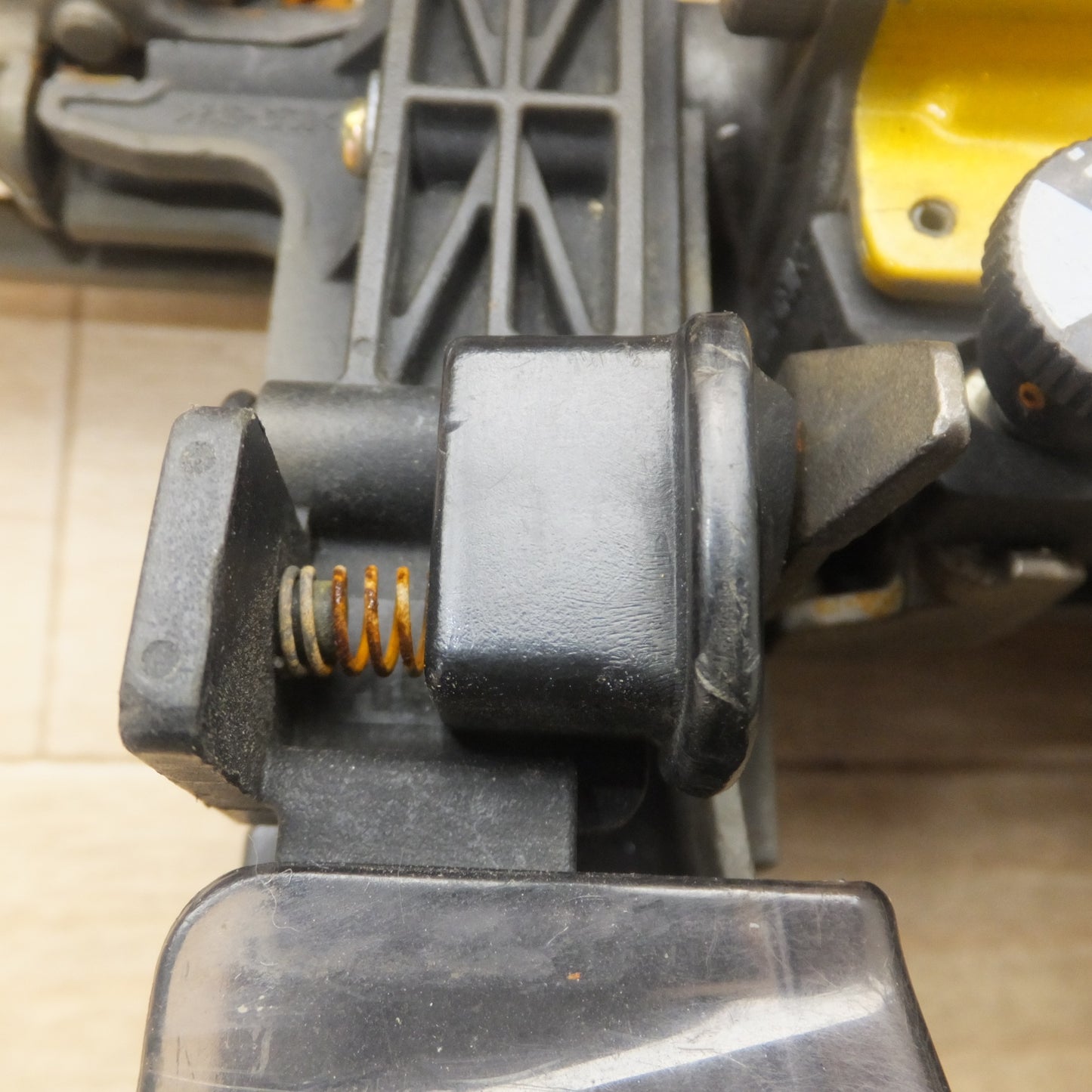 [送料無料] ★日立 HITACHI 高圧ねじ打機 4mm WF4H　高圧 エアーツール　木下地用 鋼製下地用★