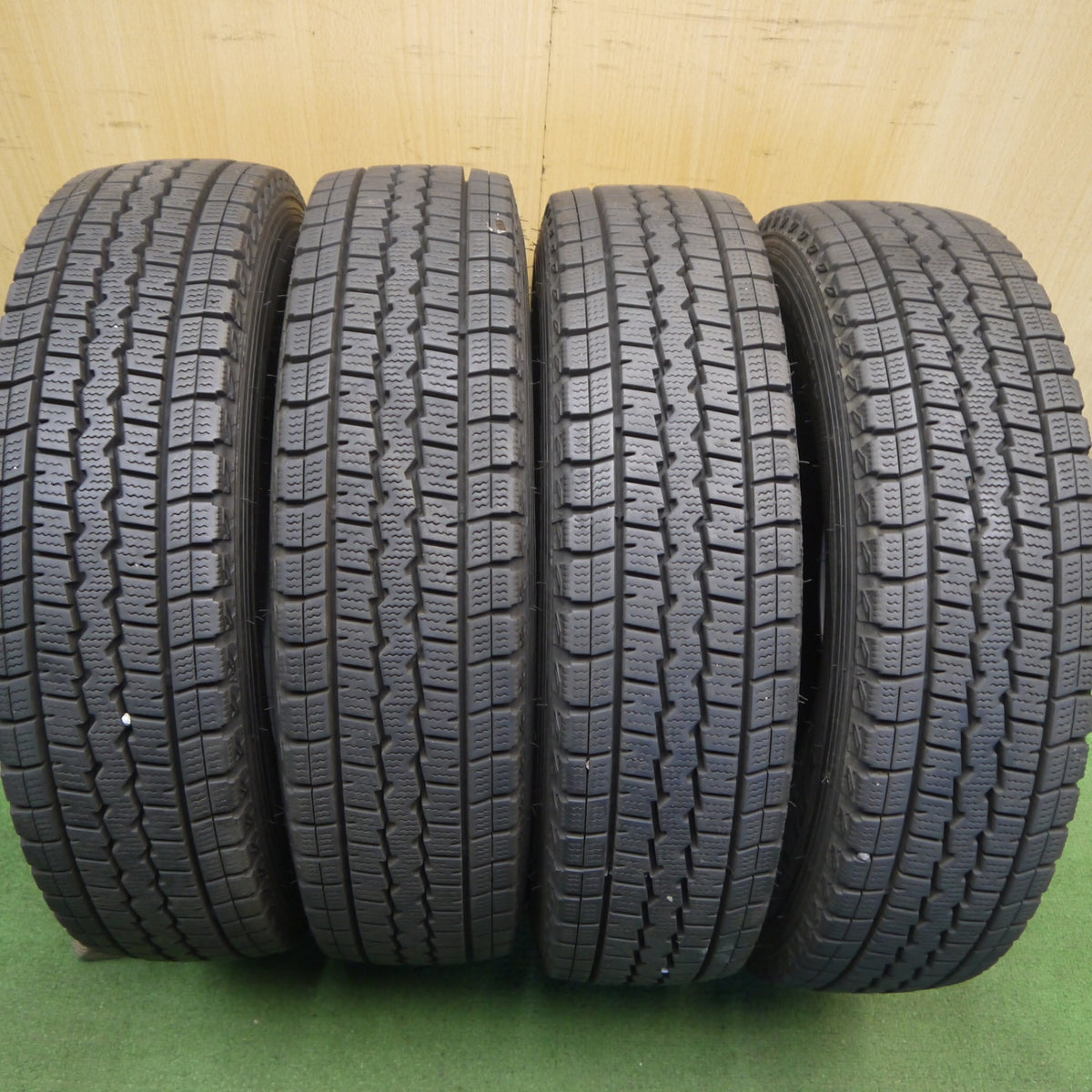バリ溝！22年！9.5分◎スタッドレス 155/80R14 88/86N ダンロップ ウインターマックス SV01 タイヤ 14インチ サクシード プロボックス 等◎6090102Hスタ