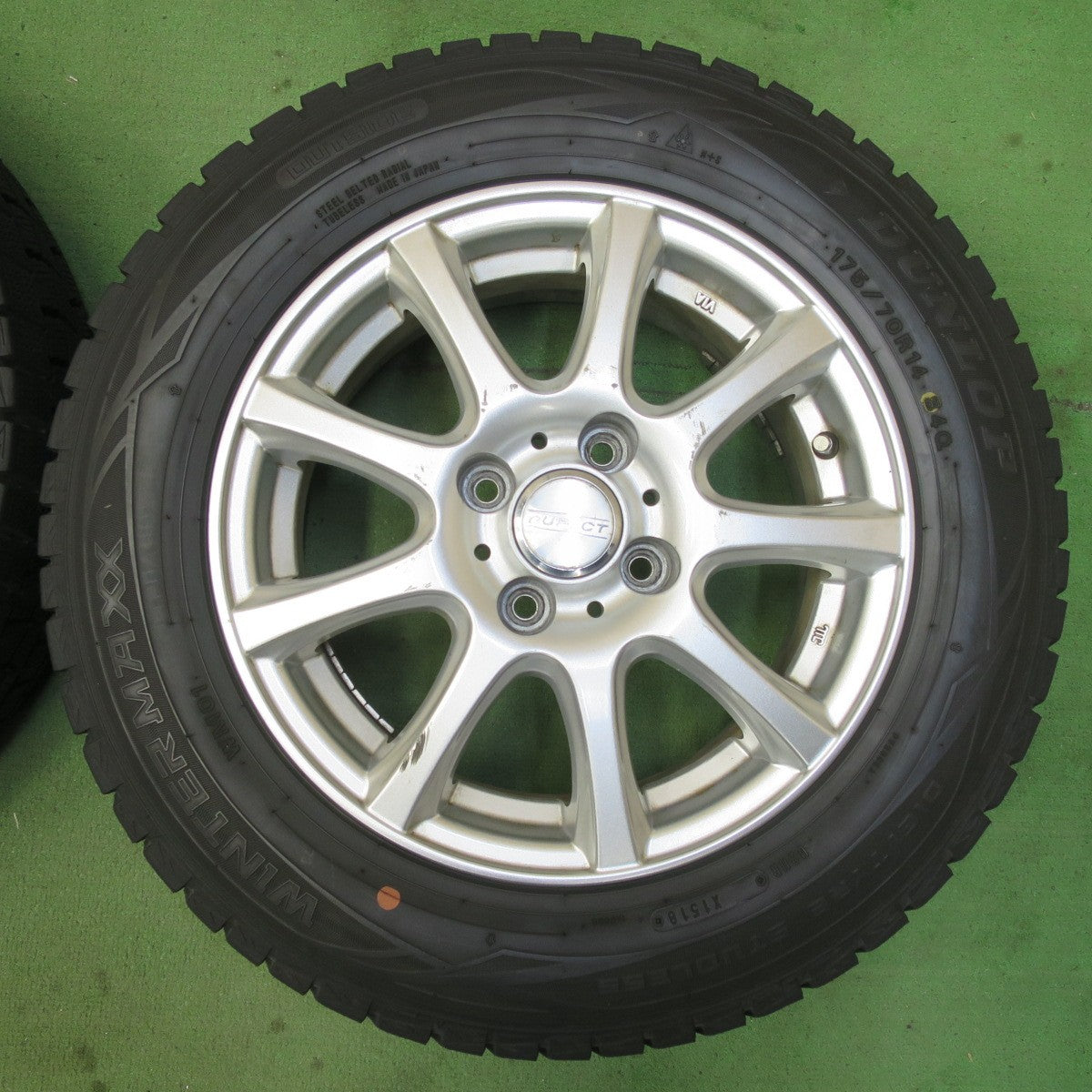 バリ溝！9分★スタッドレス 175/70R14 ダンロップ ウインターマックス WM01 DUFACT デュファクト 14インチ PCD100/4H★5062901イス