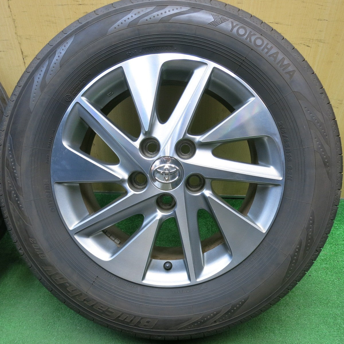 バリ溝！23年！9分★トヨタ 20系 アルファード ヴェルファイア 純正 215/65R16 ヨコハマ BluEarth-RV RV03 16インチ PCD114.3/5H★5041805TNノ
