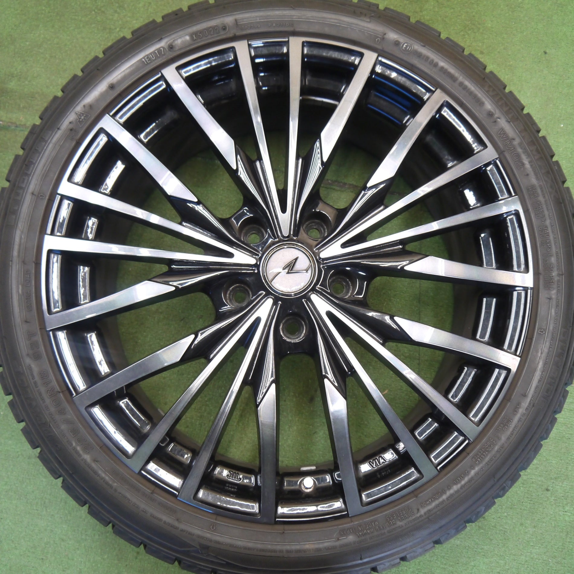 バリ溝！22年！キレイ！9.5分◎スタッドレス 225/40R18 ダンロップ