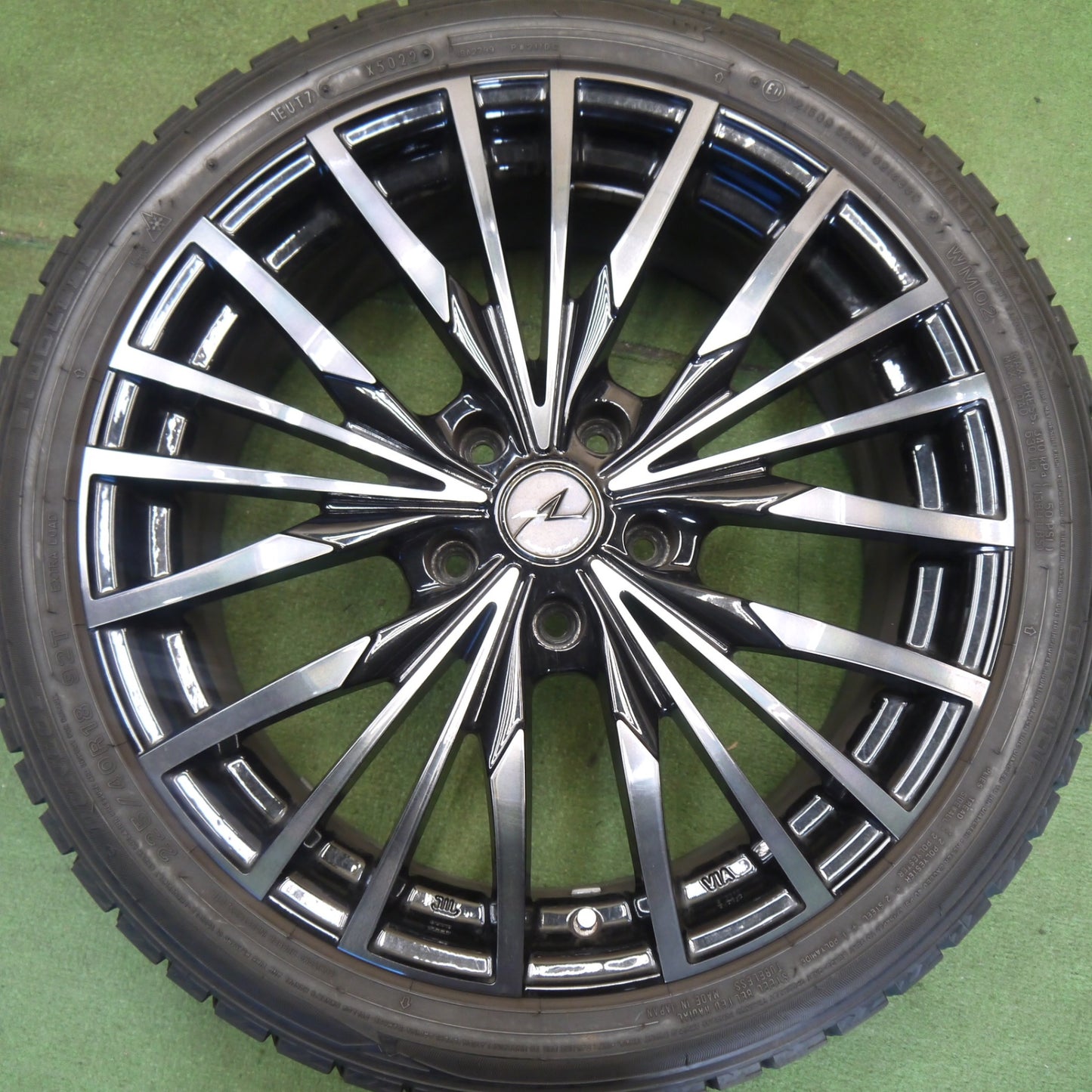 バリ溝！22年！キレイ！9.5分◎スタッドレス 225/40R18 ダンロップ ウインターマックス WM02 AXEL アクセル 18インチ PCD114.3/5H◎6061603Hス