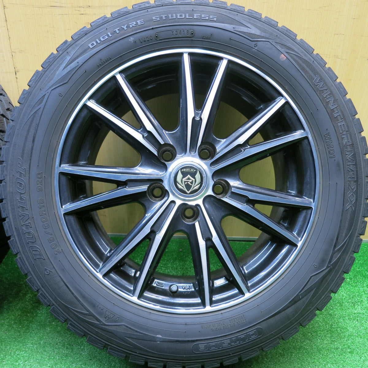 4本価格★スタッドレス 205/60R16 ダンロップ ウインターマックス WM01 RiZLEY ライツレー 16インチ PCD114.3/5H★5112017HAス