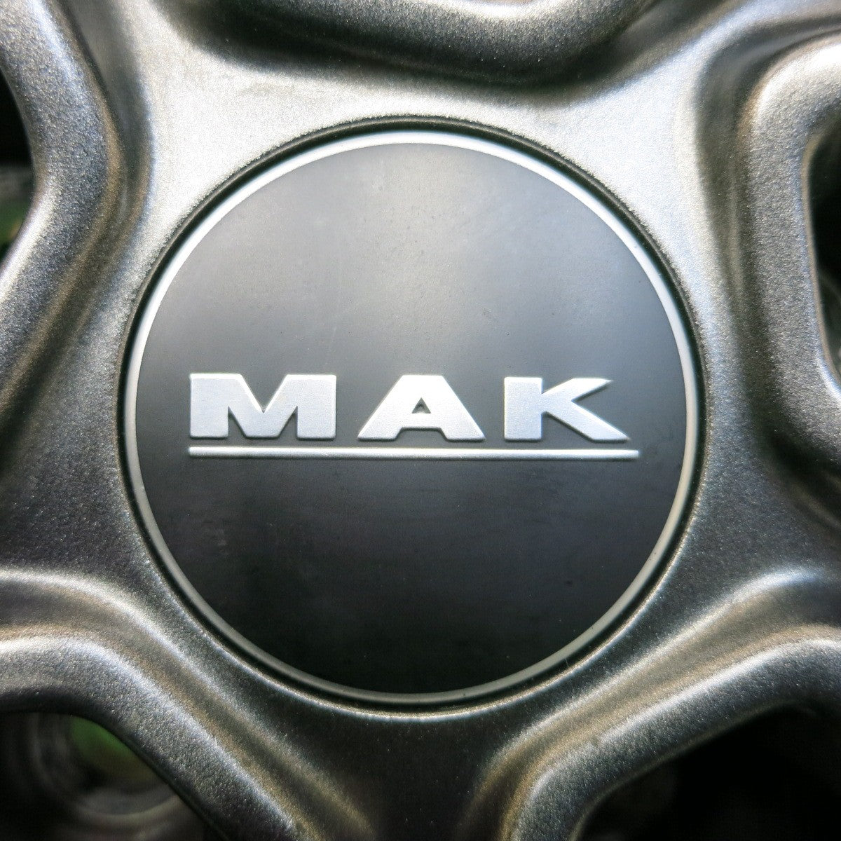 *送料無料* バリ溝！キレイ！9.5分★ベンツ等 BORBET TYPE V MAK 225/55R17 スタッドレス ブリヂストン ブリザック RFT ボルベット PCD112/5H★4041310イス
