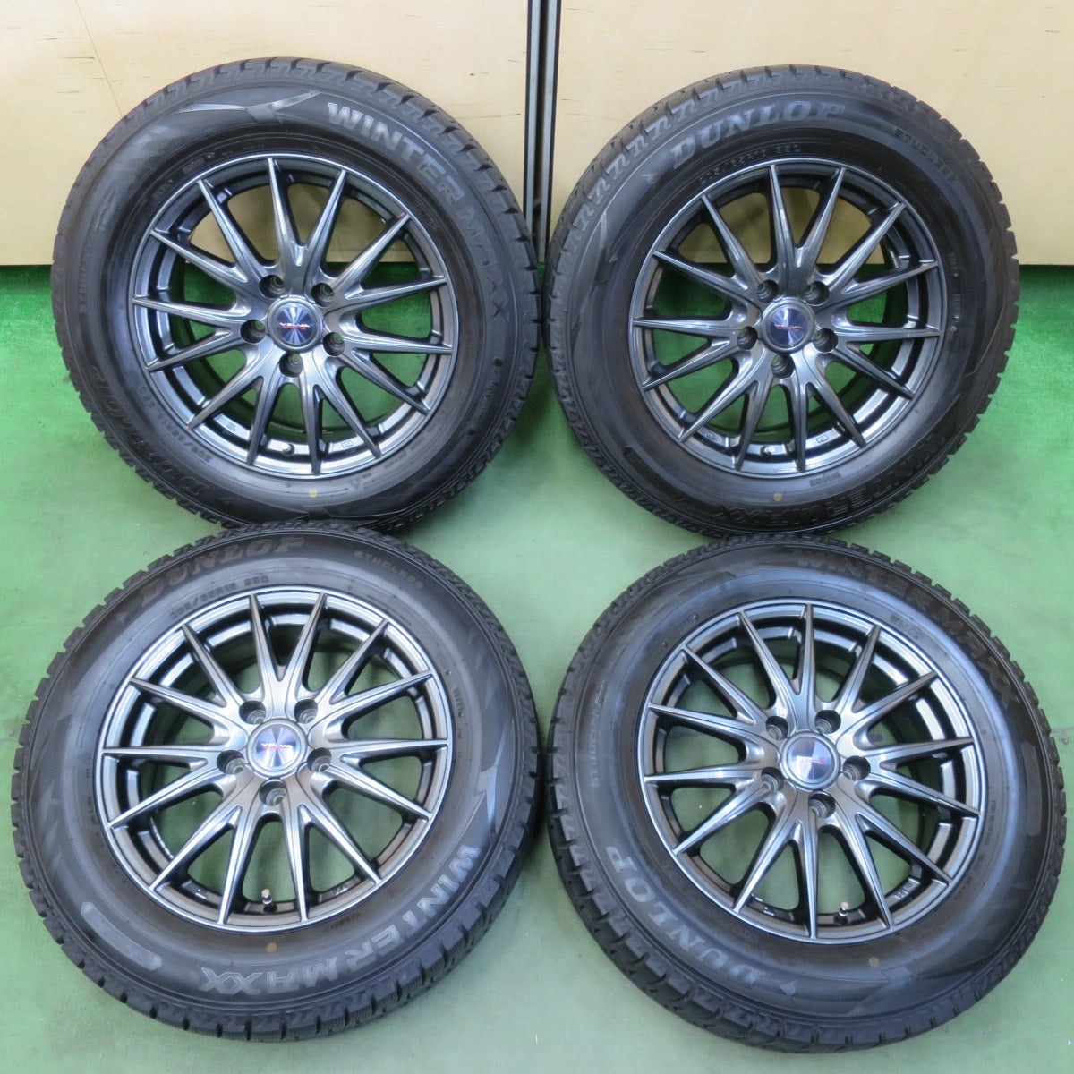バリ溝！21年！キレイ！8.5分★スタッドレス 205/65R16 ダンロップ ウインターマックス WM02 VELVA SPORTZ ヴェルヴァ 16インチ PCD114.3/5H★5110808イス