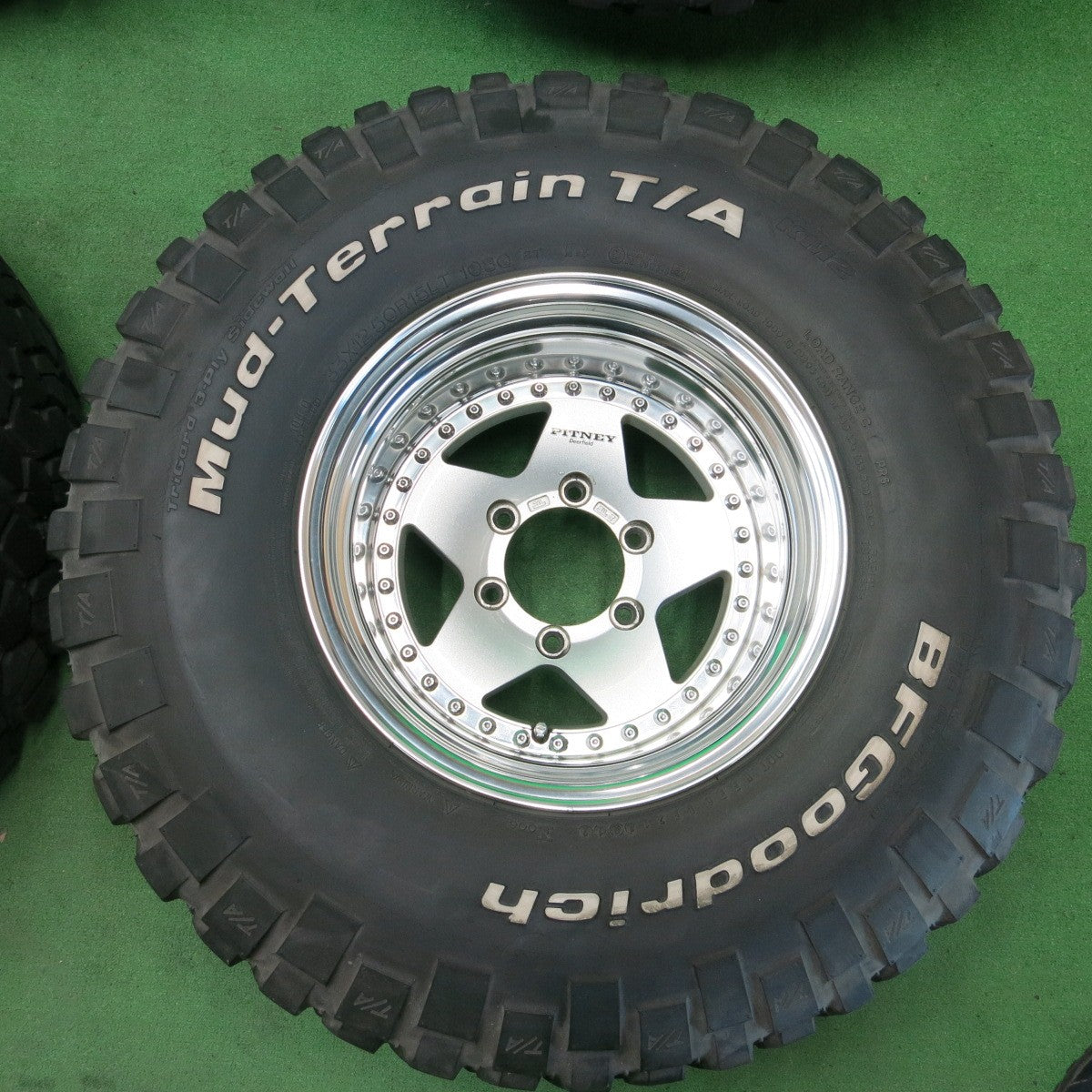 *送料無料* バリ溝！キレイ！9分★WORK PITNEY Deerfield 33×12.50R15 BFグッドリッチ Mud-Terrain T/A KM2 ホワイトレター ワーク PCD139.7/6H★4051701ナノ