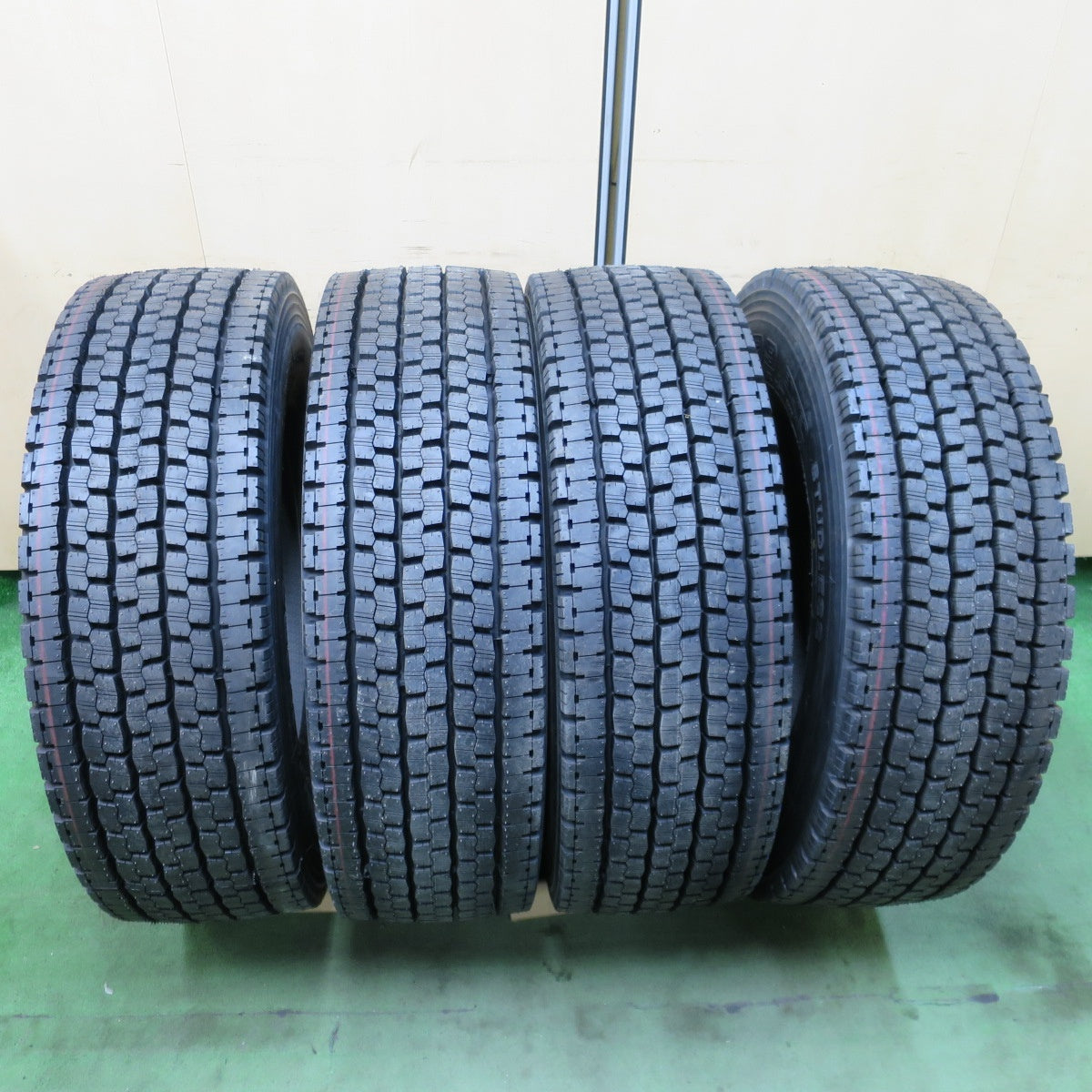 未使用！23年★トラック タイヤ 245/70R19.5 136/134J スタッドレス ブリヂストン W999 19.5インチ★6030705ナスタ