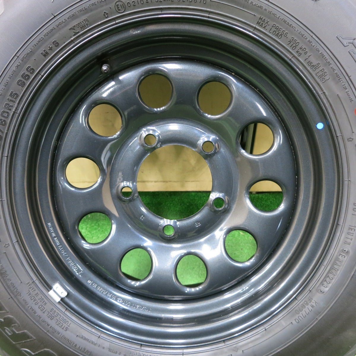 [送料無料] 新車外し！23年！1本★スズキ JB74 ジムニー シエラ 純正 スチール 195/80R15 ダンロップ AT20 グラントレック 15インチ PCD139.7/5H★5011105ナノ