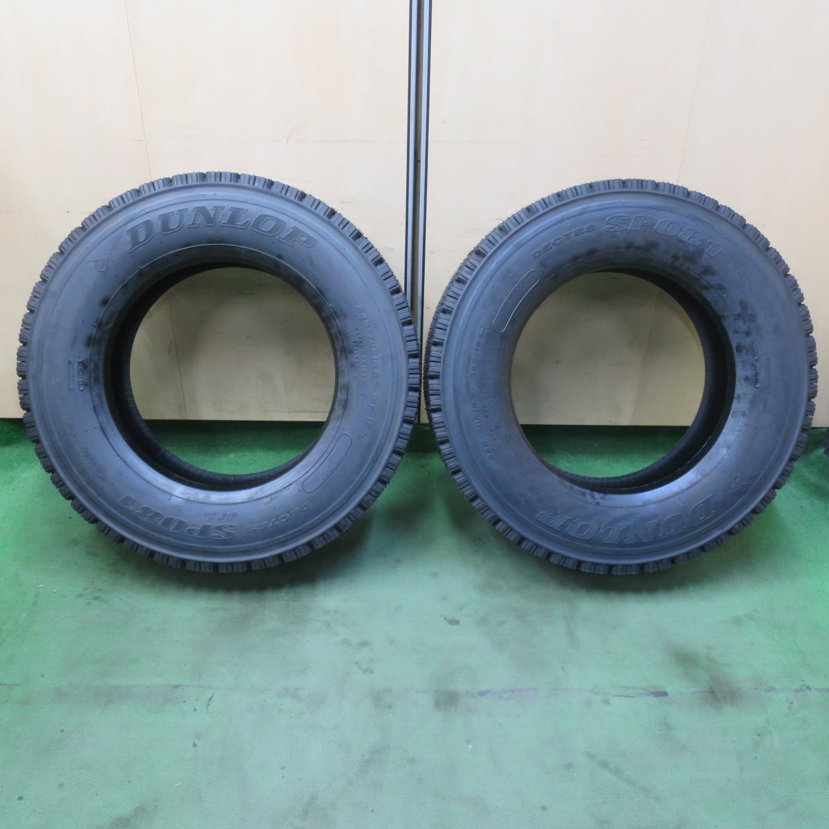 未使用！25年！2本★トラック タイヤ 245/70R19.5 136/134J スタッドレス ダンロップ デクテス SP081 DECTES 19.5インチ★6031107イスタ