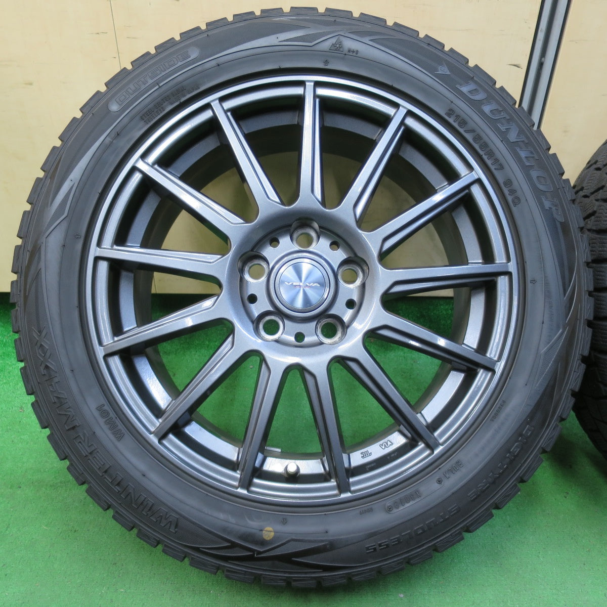 *送料無料* バリ溝！キレイ！9.5分★スタッドレス 215/55R17 ダンロップ ウインターマックス WM01 VELVA IGOR ヴェルヴァ PCD114.3/5H★4090504イス