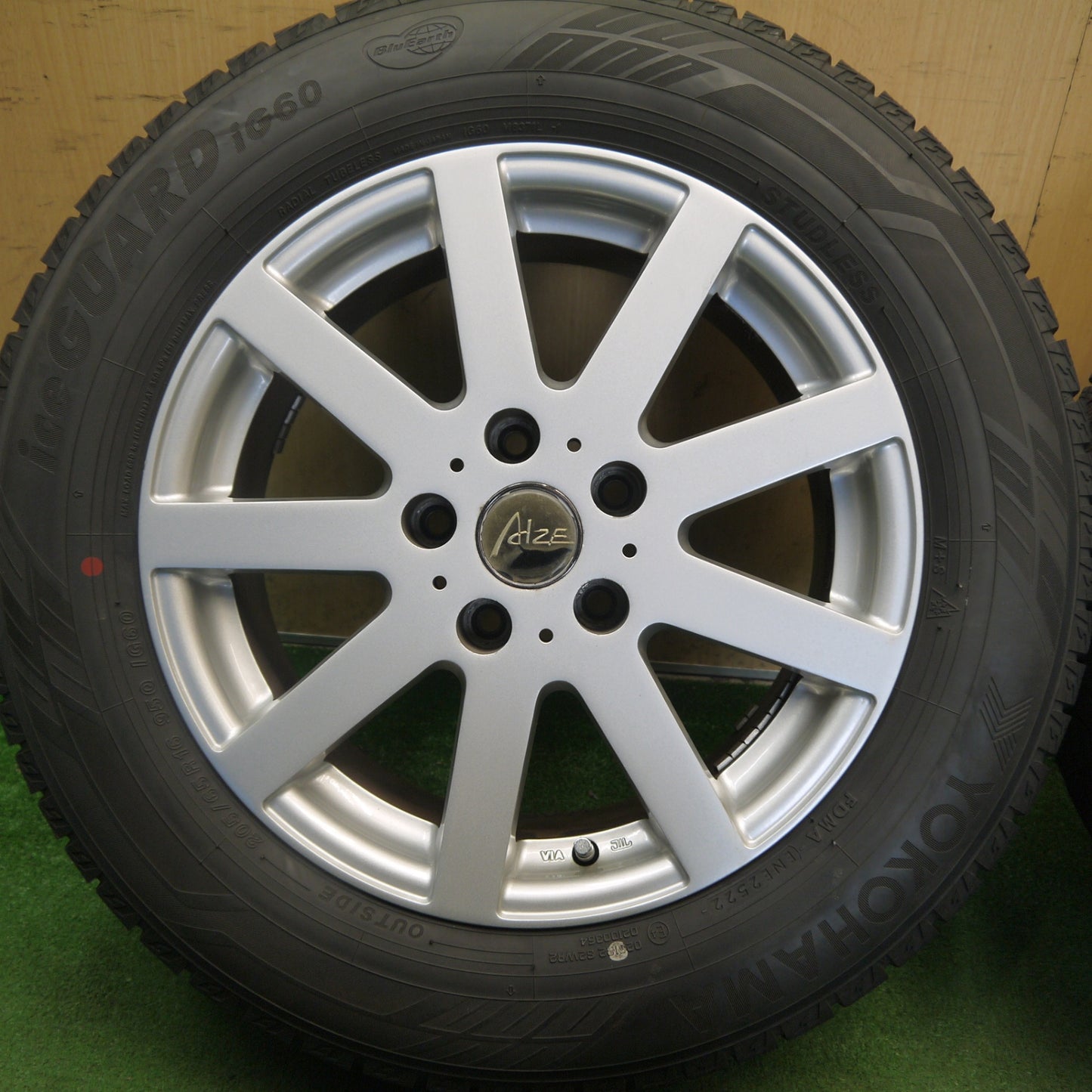 バリ溝！22年！キレイ！9分◎スタッドレス 205/65R16 ヨコハマ アイスガード iG60 ALZE アルゼ 16インチ PCD114.3/5H◎6062401Hス