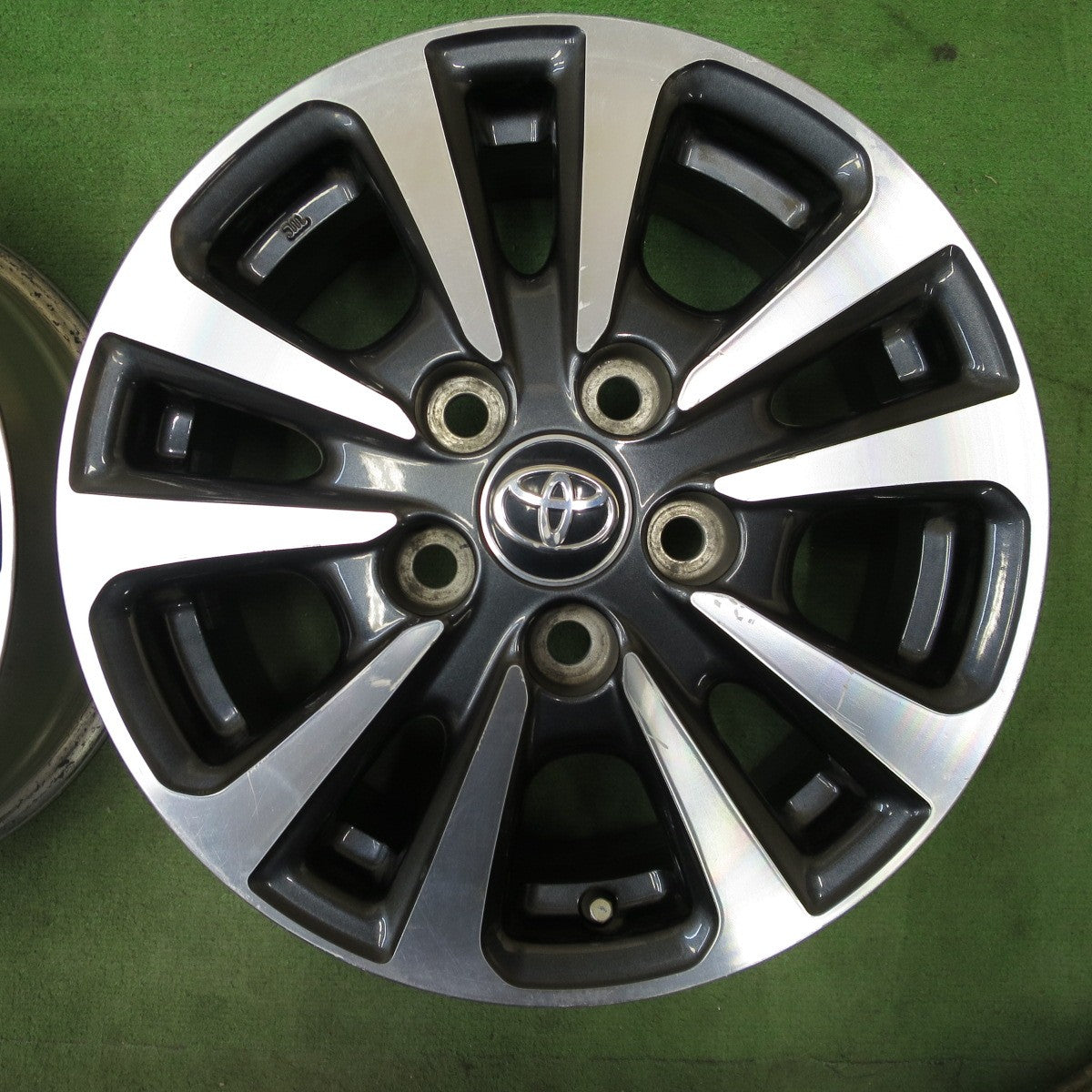4本価格◎トヨタ 80系 エスクァイア 純正 ホイール 15インチ 15×6J PCD114.3/5H◎6081204NGホ