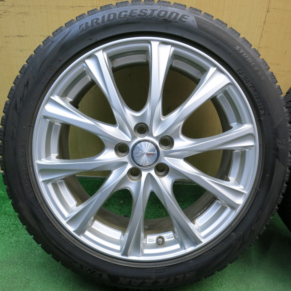 キレイ★プリウス 等 205/50R17 スタッドレス ブリヂストン ブリザック VRX2 JOKER ジョーカー 17インチ PCD100/5H★6042606HAス