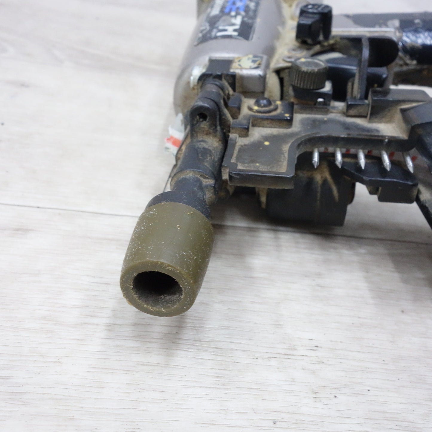 [送料無料] ◆兼松 38mm 常圧 釘打機 ポケット ネイラ DUO FAST KZ-322 ケース付き 釘打ち機 カネマツ エア 工具◆