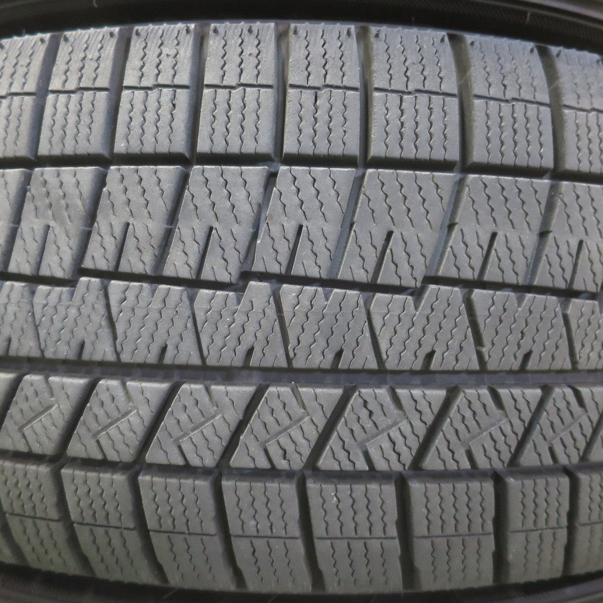 バリ溝！23年！キレイ！9.5分★スタッドレス 225/55R19 ダンロップ ウインターマックス 03 VELVA SPORTZ ヴェルヴァ 19インチ PCD114.3/5H★6040607イス