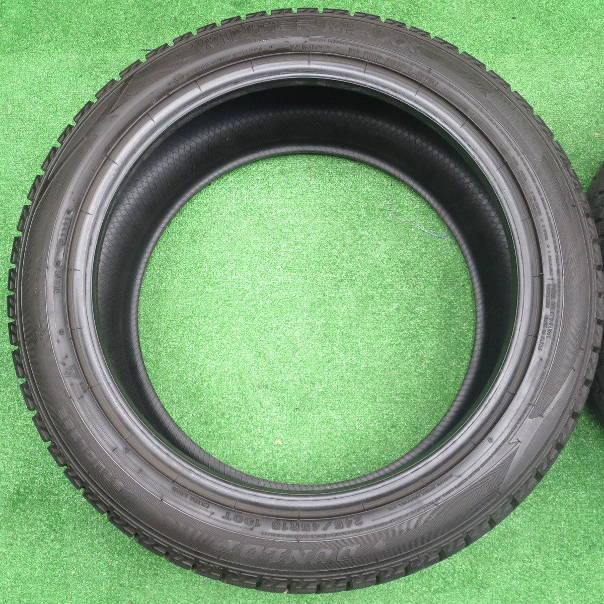 バリ溝！21年！9.5分★スタッドレス 245/45R18 ダンロップ ウインターマックス WM02 タイヤ 18インチ ベンツ W213 Eクラス アウディ A6 等★5121409NKスタ