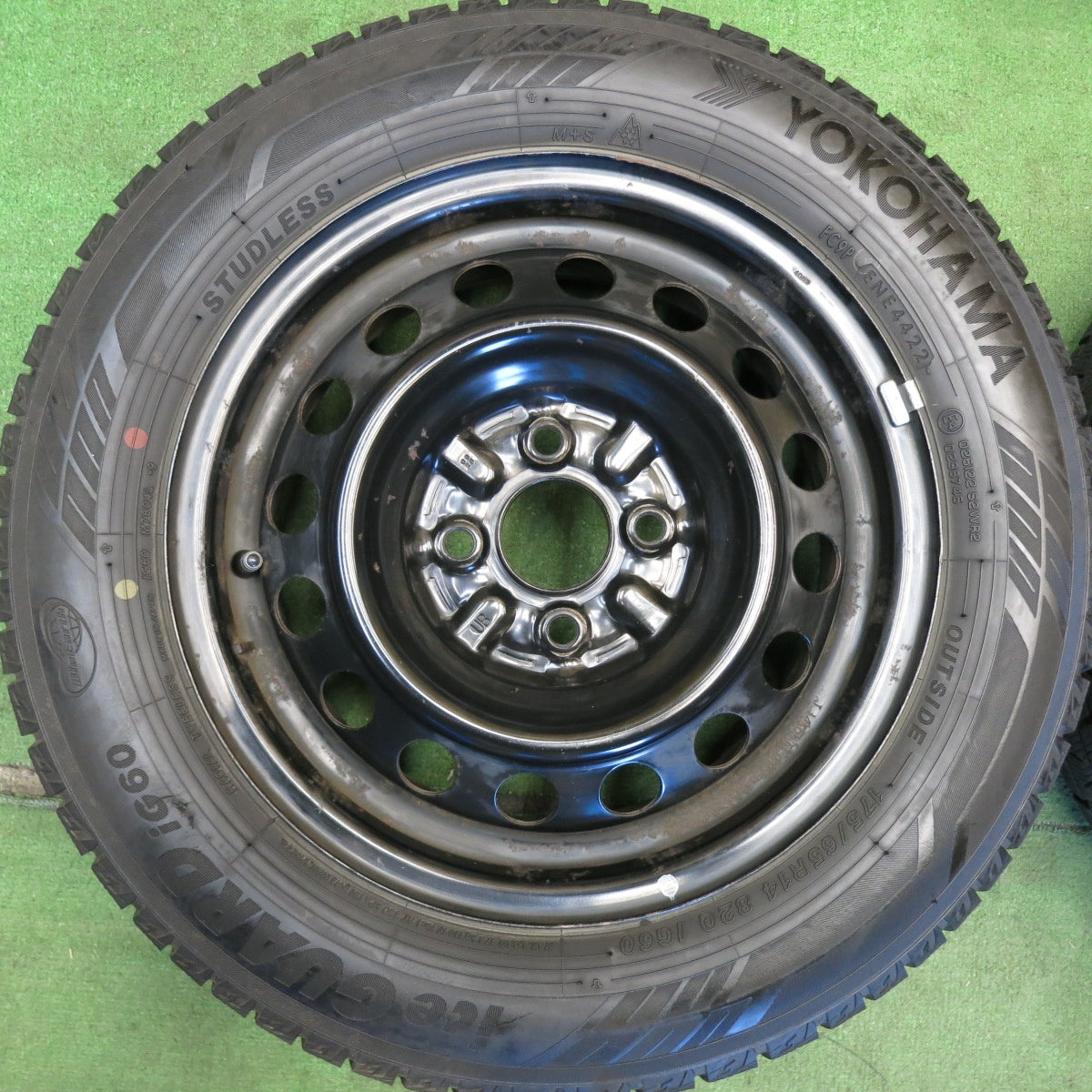 バリ溝！22年！9.5分以上★スタッドレス 175/65R14 ヨコハマ アイスガード iG60 スチール ホイール 14インチ PCD100/4H★6051704HAス