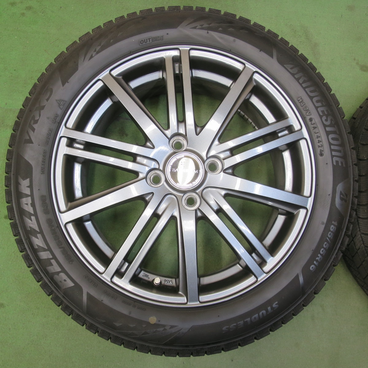 バリ溝！24年！キレイ！ほぼ10分★スタッドレス 185/55R16 ブリヂストン ブリザック VRX3 BALMINUM BR10 バルミナ 16インチ PCD100/4H★6031605イス